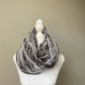 Reitmans Luxurious Furr Wrap Around